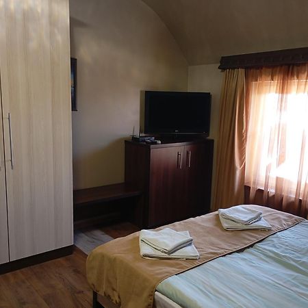 Three Aces Hotel Velyka Dobron Ngoại thất bức ảnh