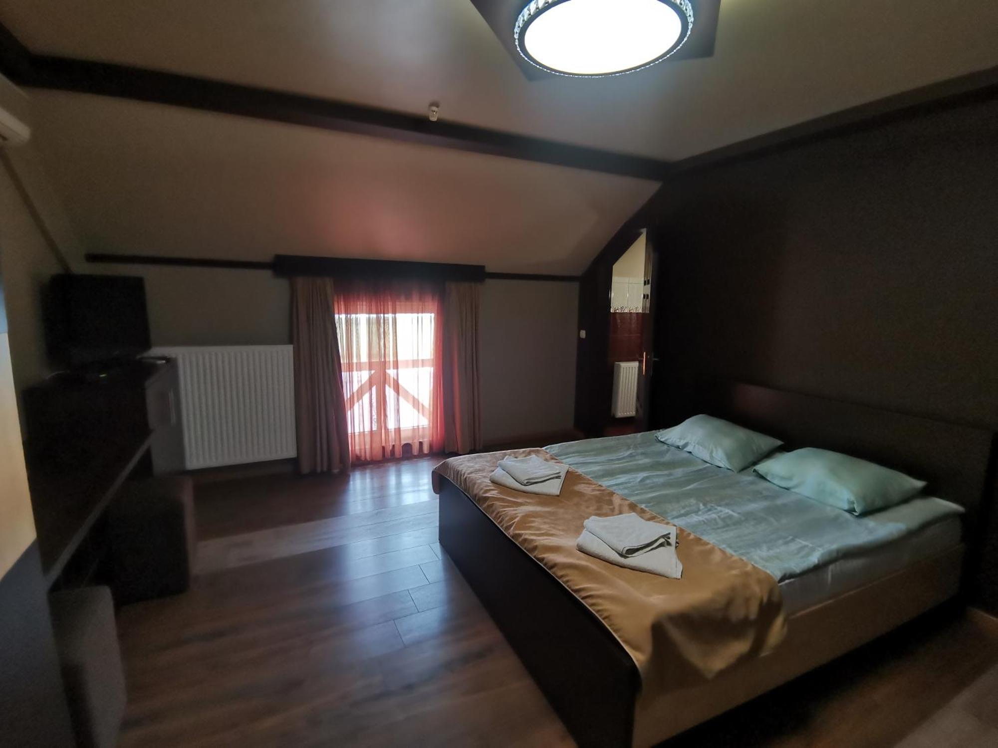 Three Aces Hotel Velyka Dobron Ngoại thất bức ảnh