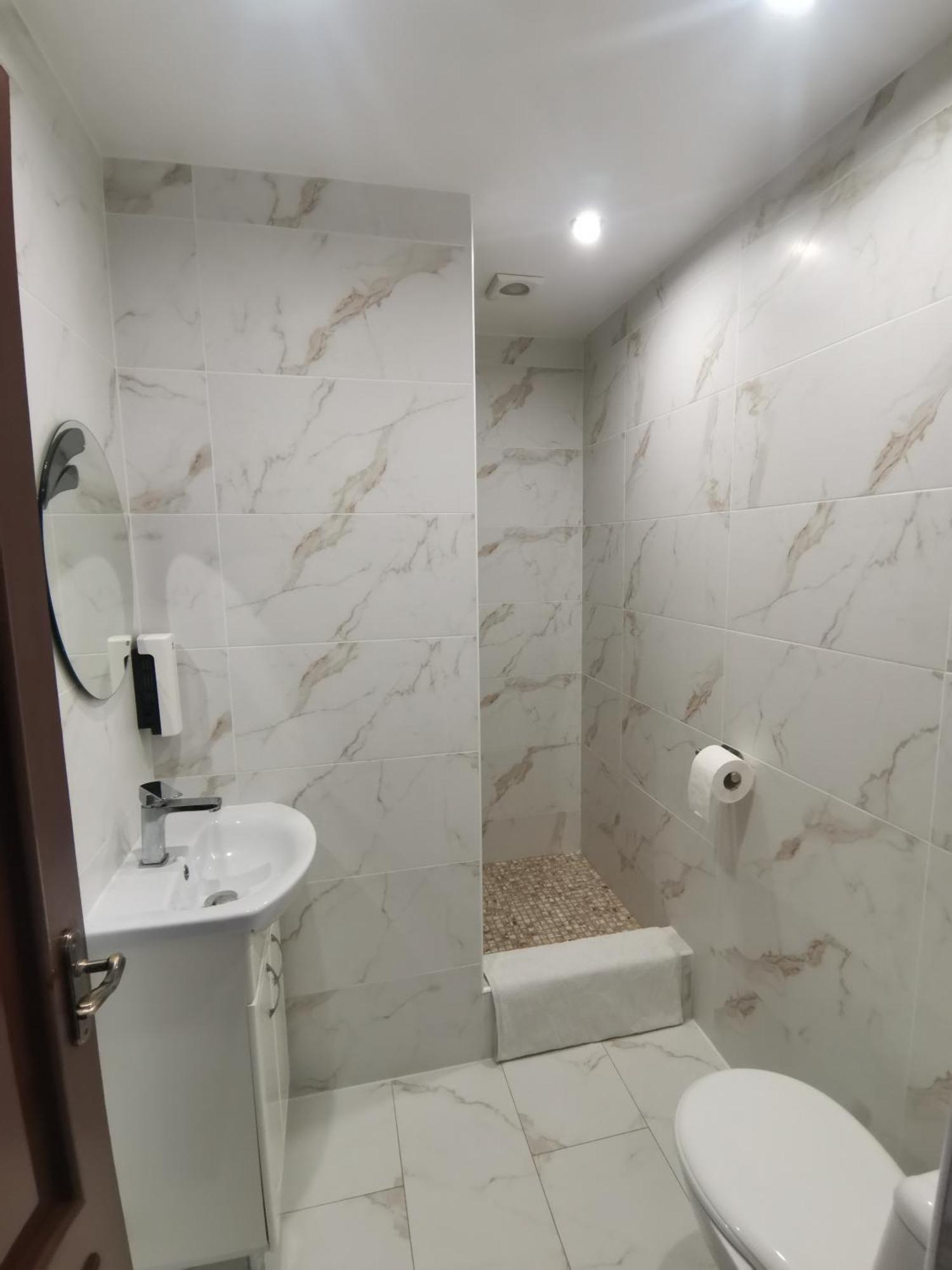 Three Aces Hotel Velyka Dobron Phòng bức ảnh