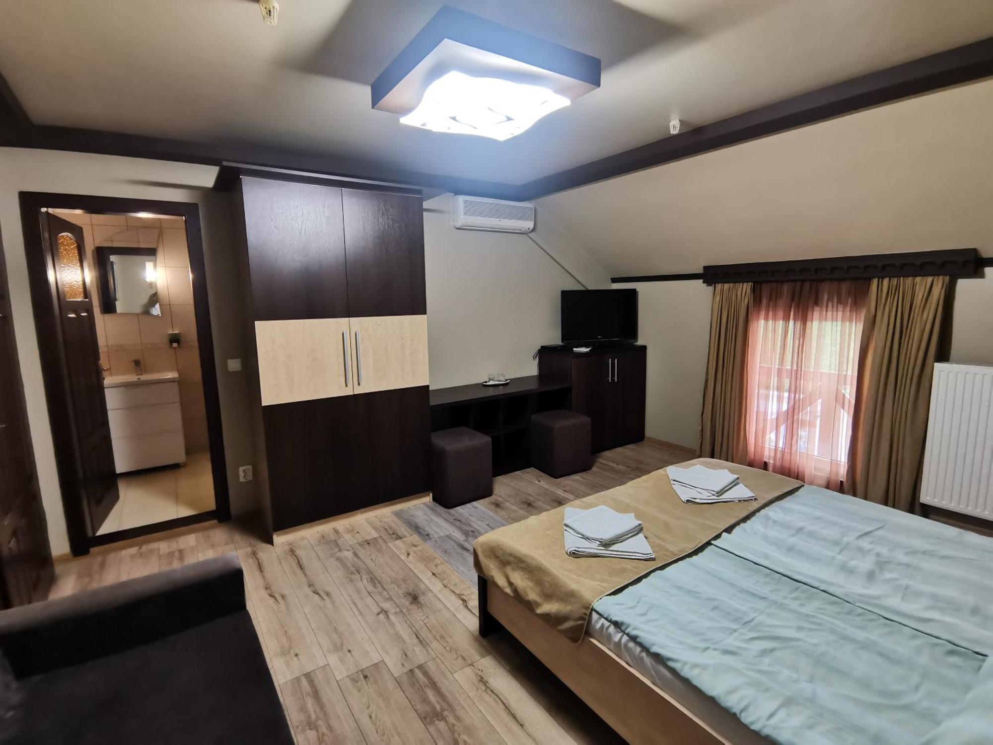Three Aces Hotel Velyka Dobron Phòng bức ảnh