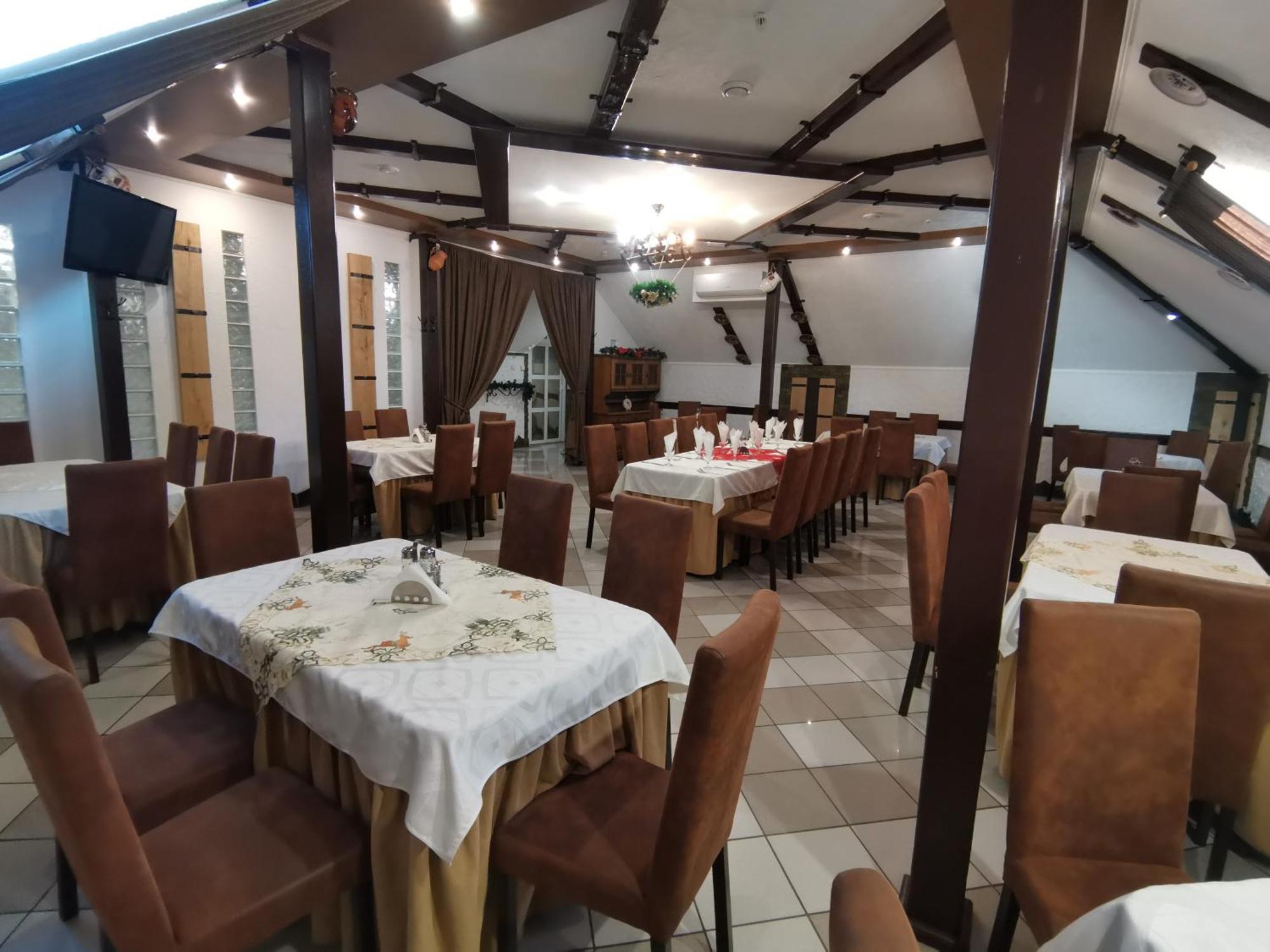 Three Aces Hotel Velyka Dobron Ngoại thất bức ảnh