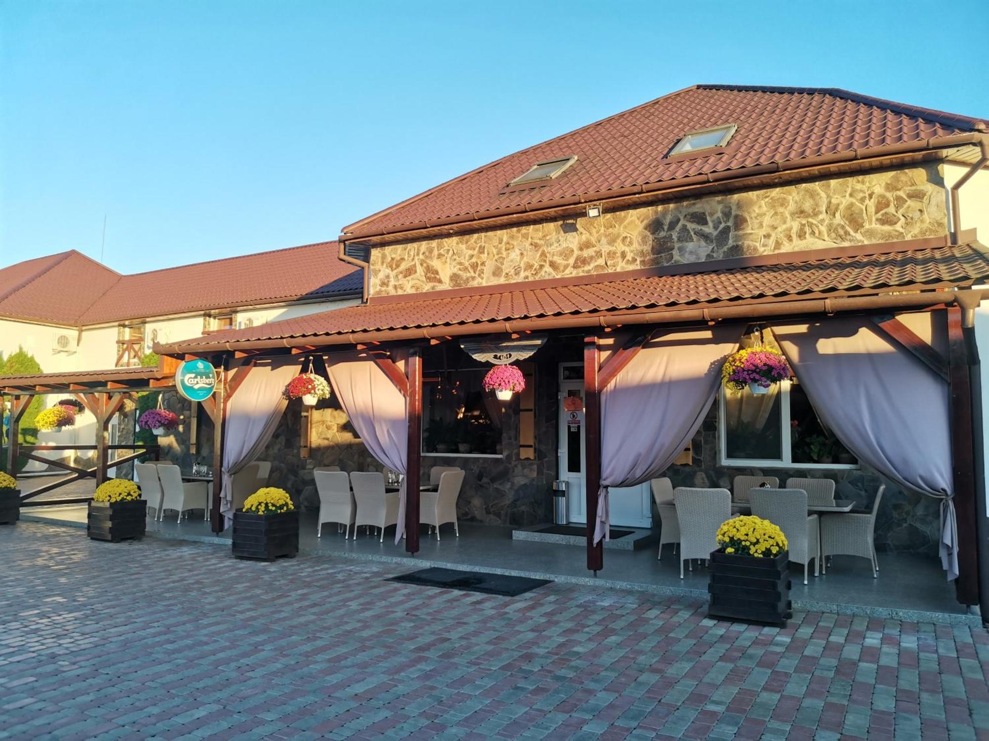 Three Aces Hotel Velyka Dobron Ngoại thất bức ảnh
