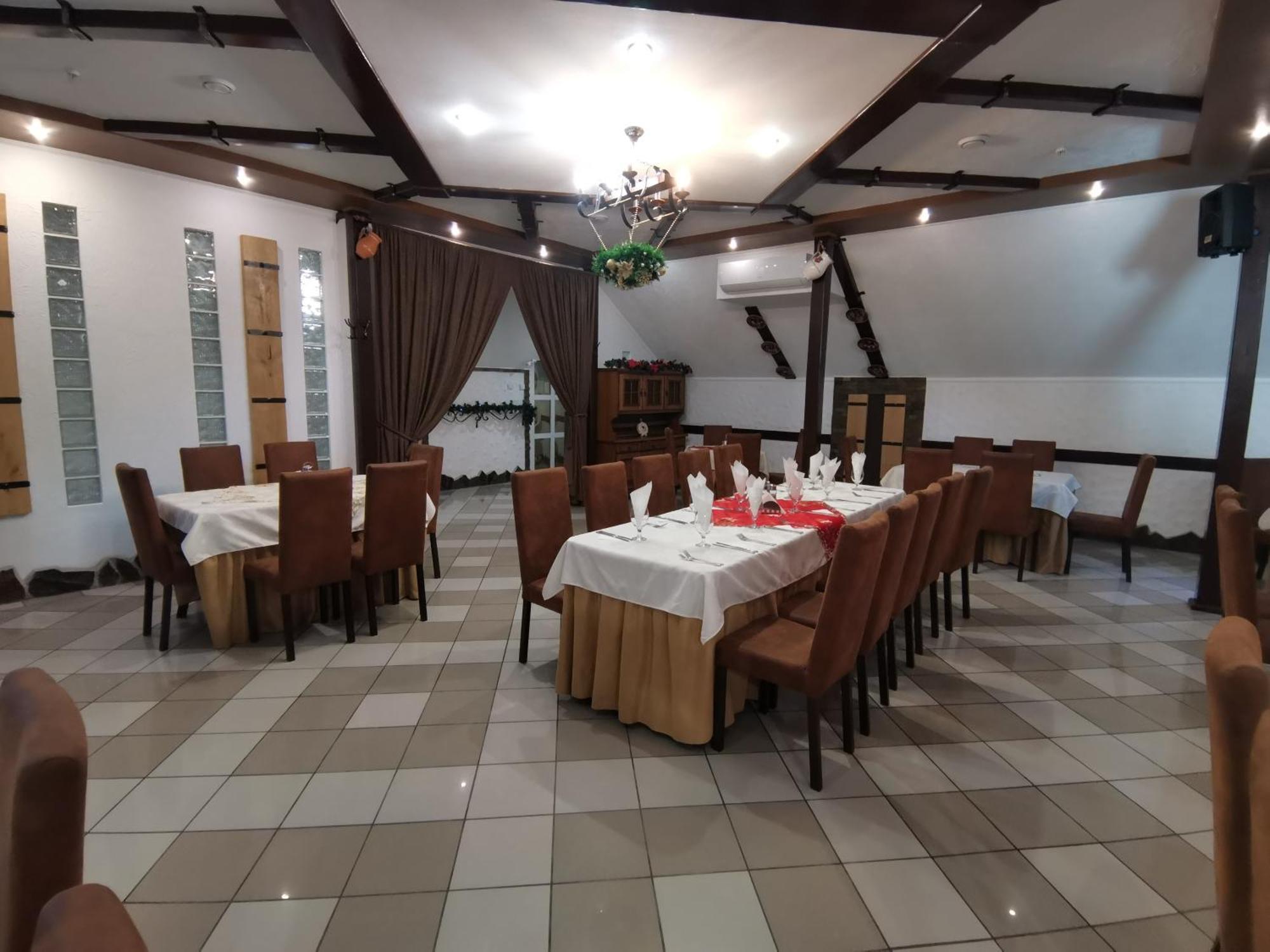 Three Aces Hotel Velyka Dobron Ngoại thất bức ảnh