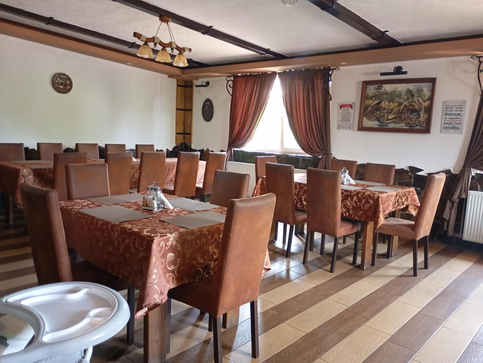 Three Aces Hotel Velyka Dobron Ngoại thất bức ảnh