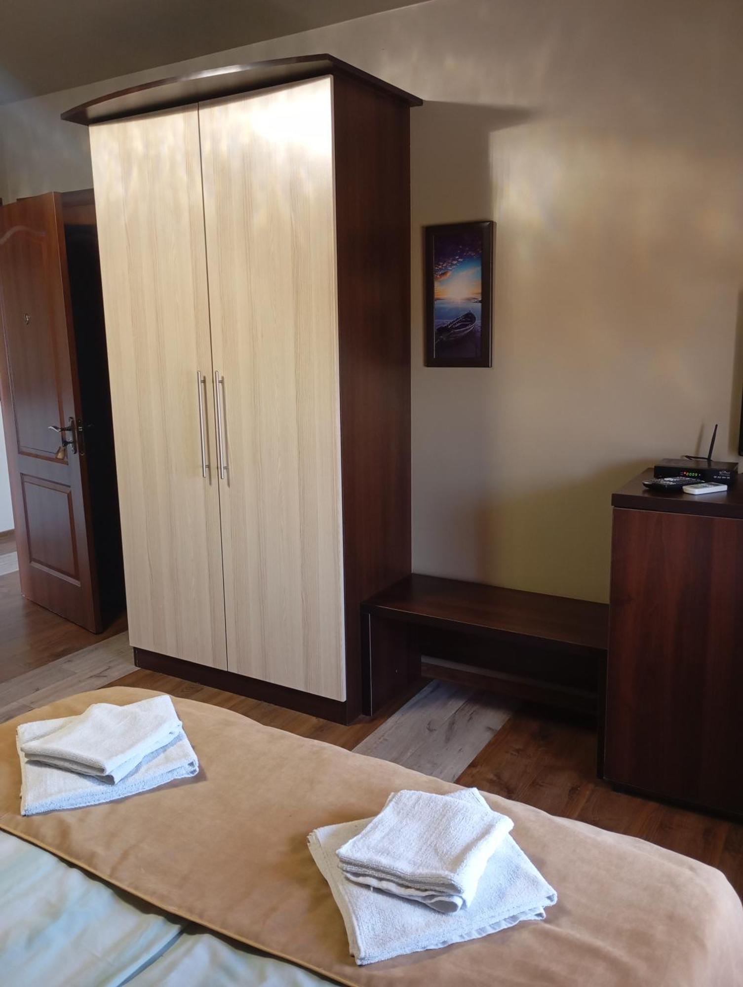 Three Aces Hotel Velyka Dobron Ngoại thất bức ảnh