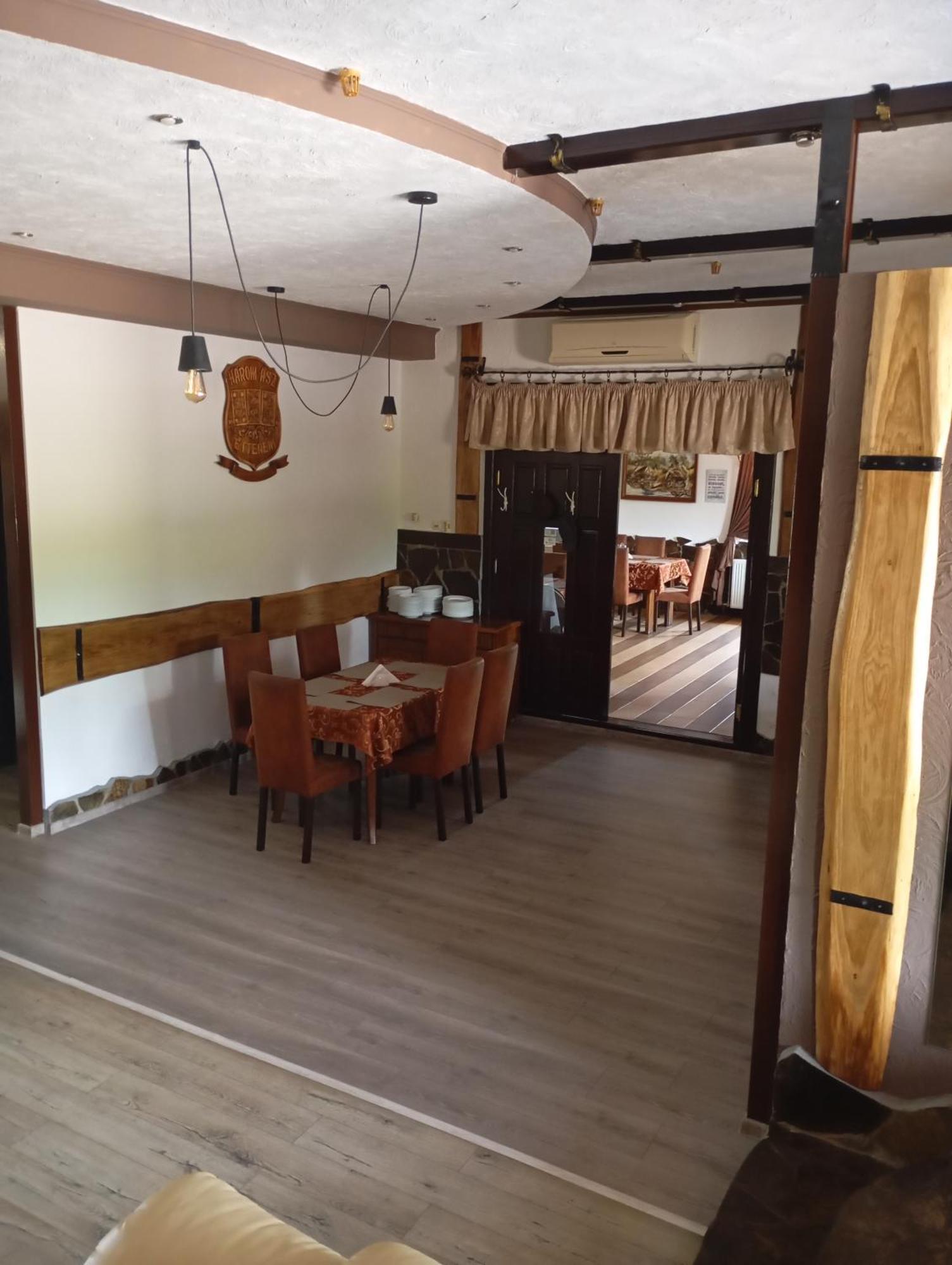 Three Aces Hotel Velyka Dobron Ngoại thất bức ảnh