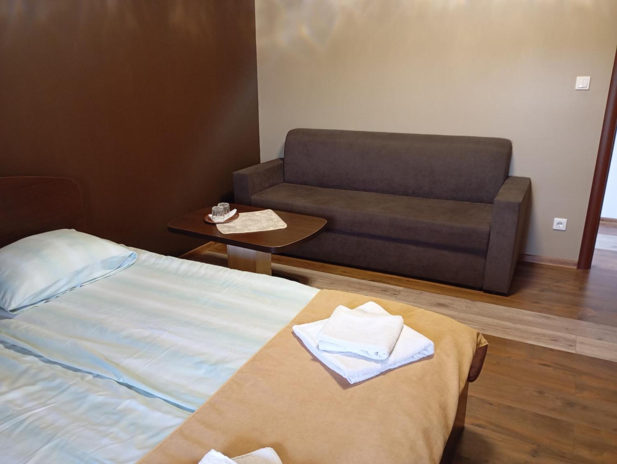 Three Aces Hotel Velyka Dobron Ngoại thất bức ảnh