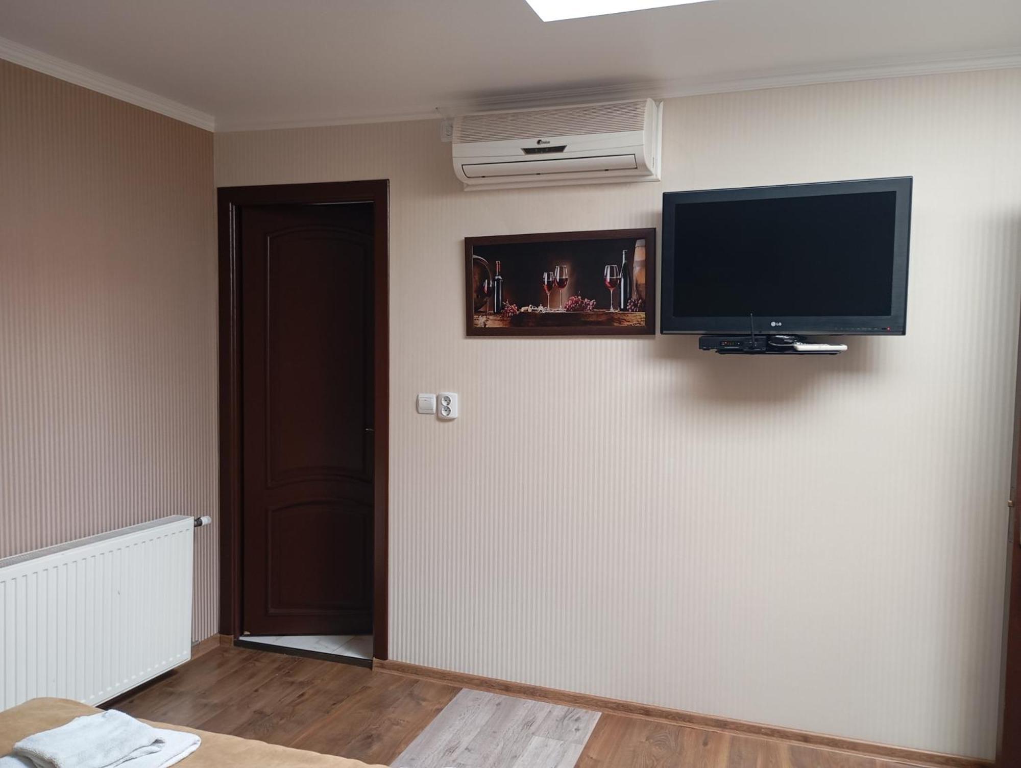Three Aces Hotel Velyka Dobron Ngoại thất bức ảnh