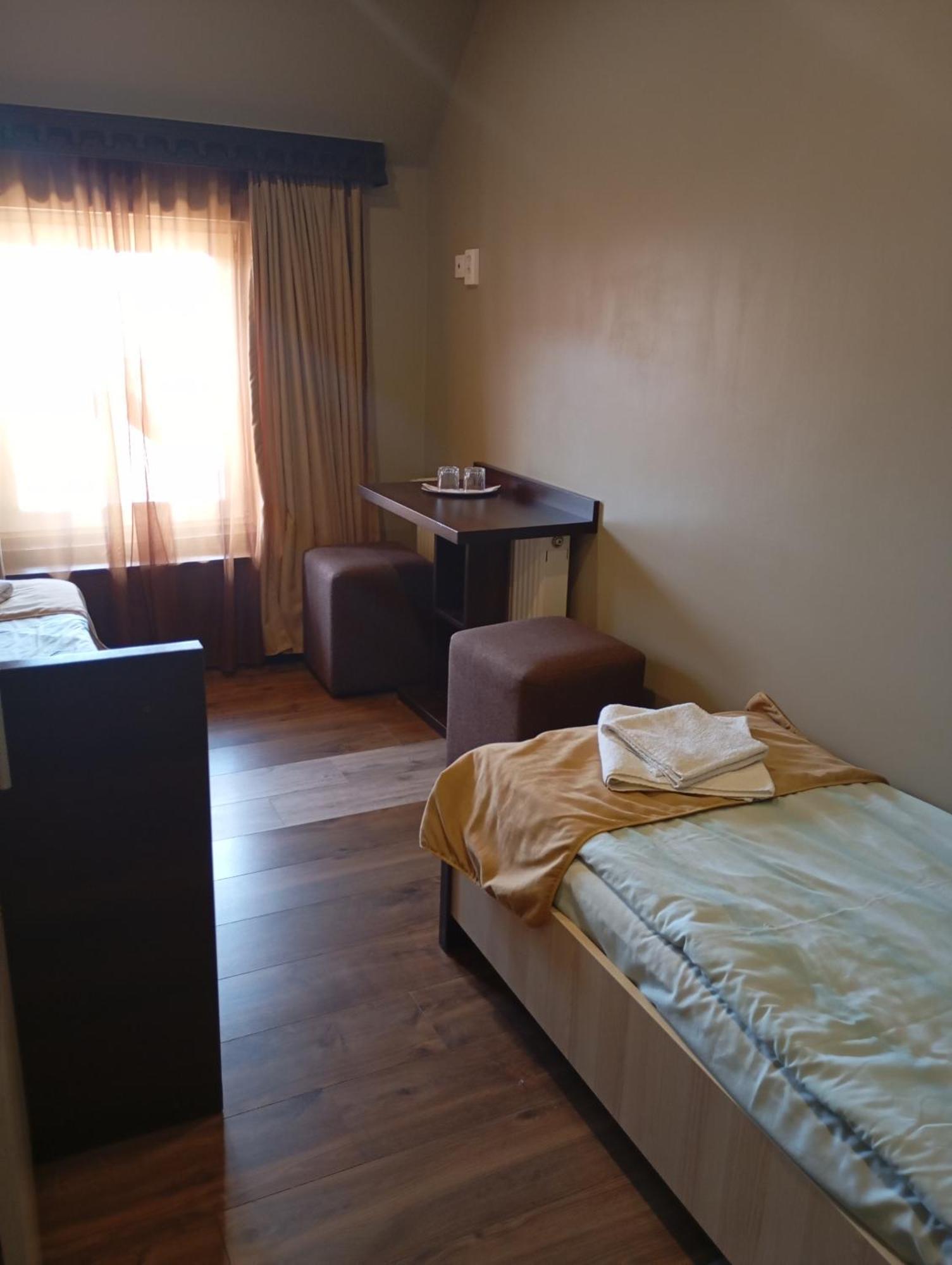 Three Aces Hotel Velyka Dobron Ngoại thất bức ảnh