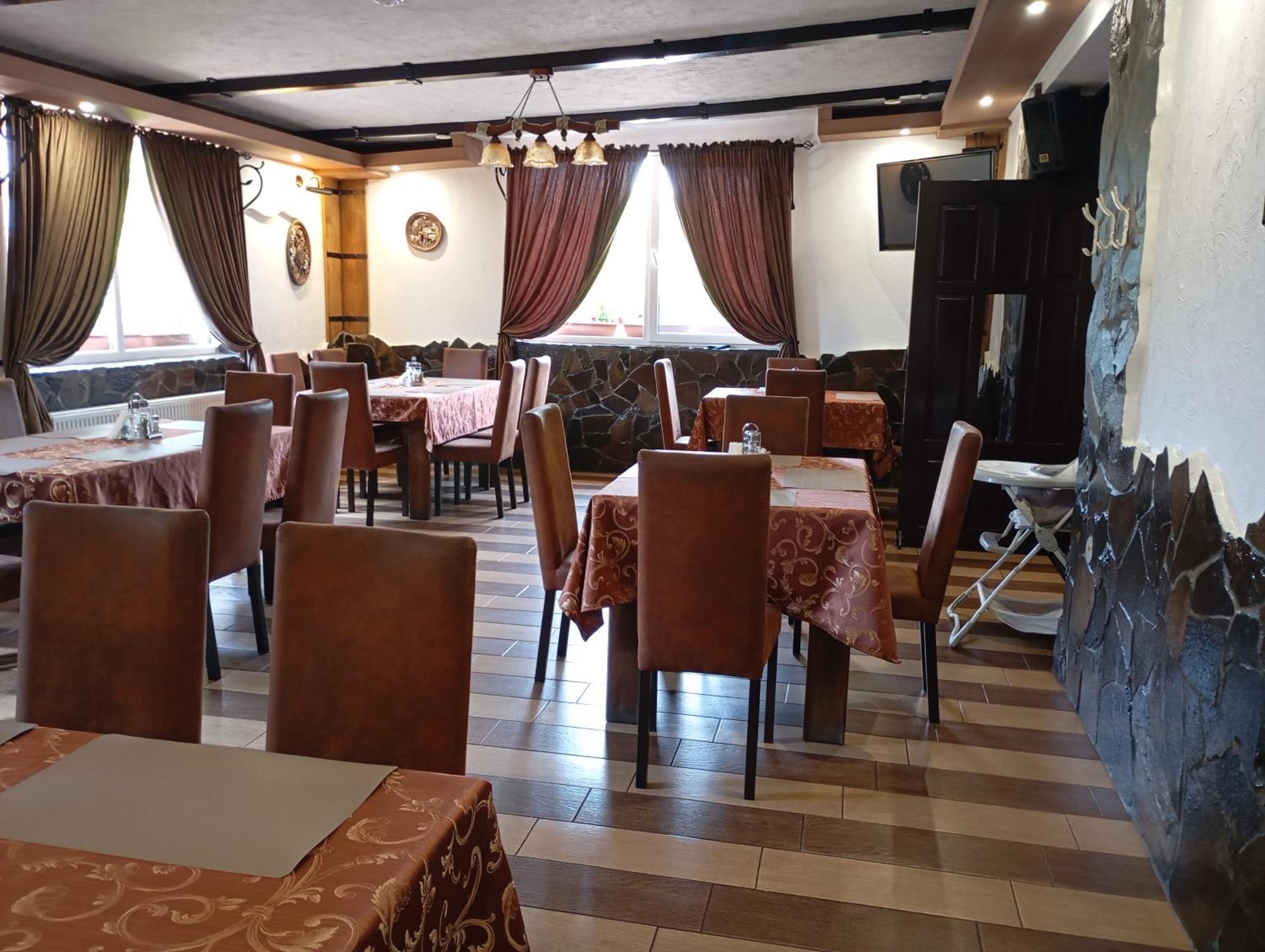 Three Aces Hotel Velyka Dobron Ngoại thất bức ảnh