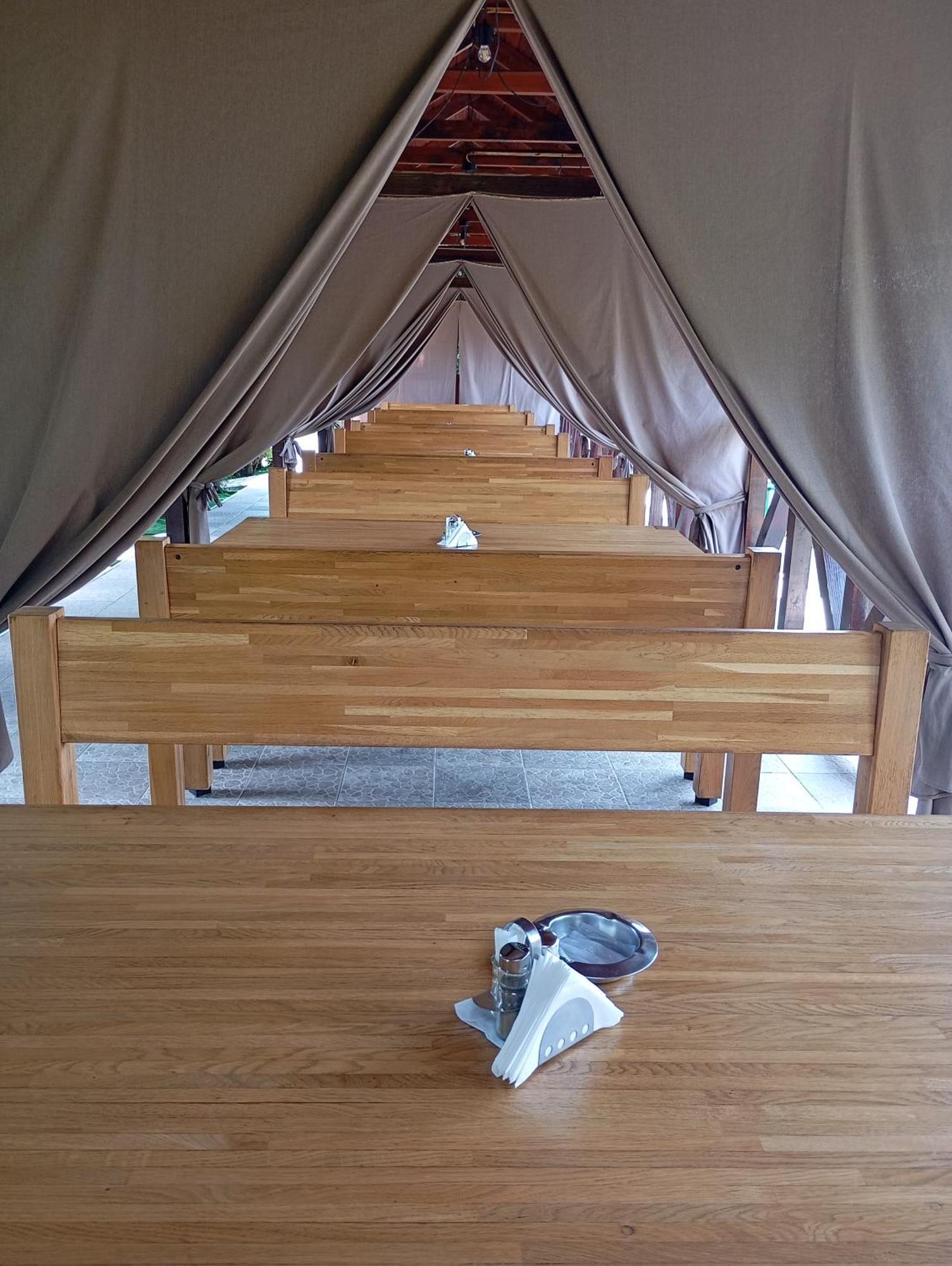 Three Aces Hotel Velyka Dobron Ngoại thất bức ảnh