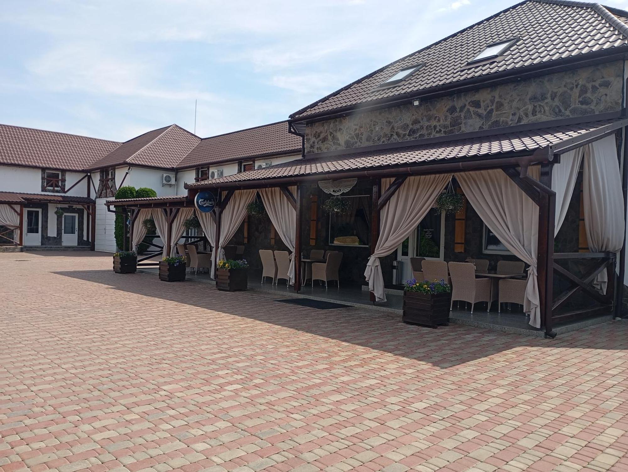 Three Aces Hotel Velyka Dobron Ngoại thất bức ảnh