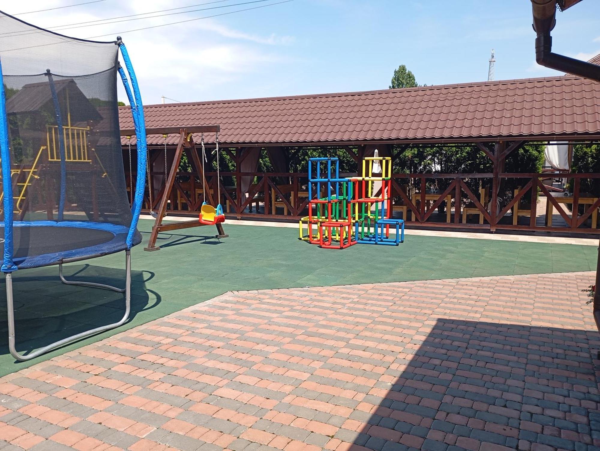 Three Aces Hotel Velyka Dobron Ngoại thất bức ảnh