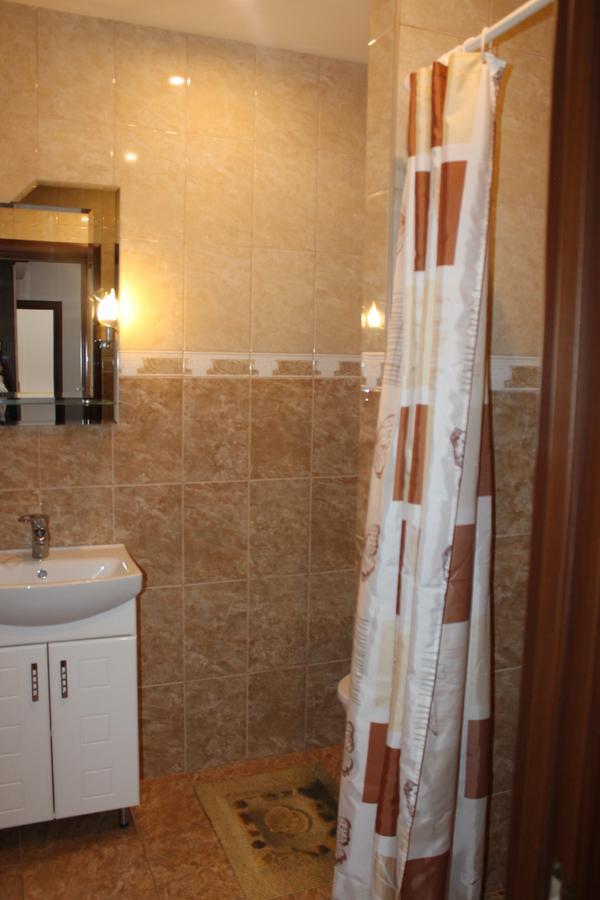 Three Aces Hotel Velyka Dobron Ngoại thất bức ảnh